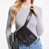 ASHYA X MICHAEL KORS Saga Signature-väska i läder