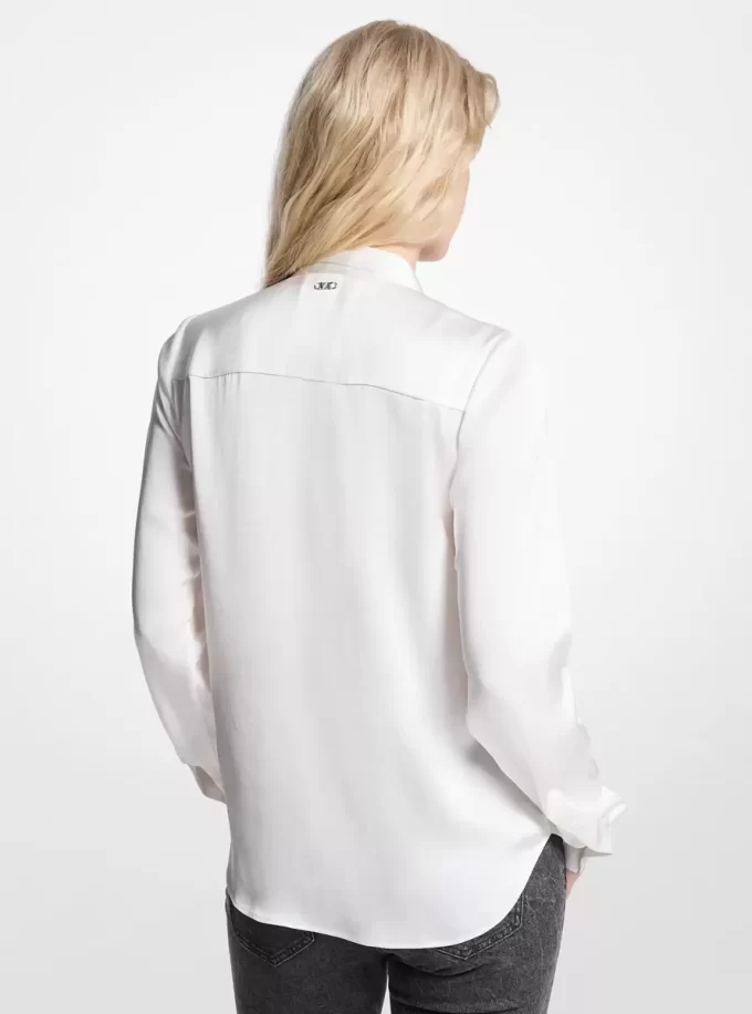 Blus med knytband och fransar i satin Blus med knytband och fransar i satin