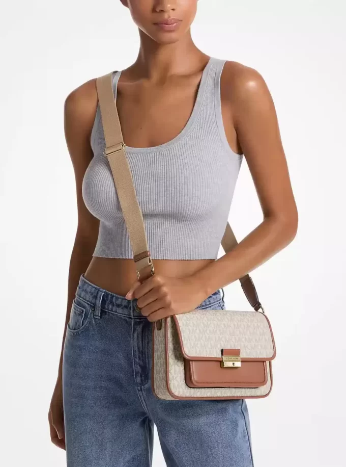 Bradshaw Medium Signature Logo Messenger-väska Bradshaw Medium Signature Logo Messenger-väska