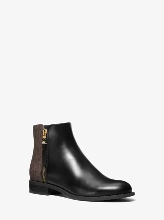 Britt Signature ankelboots med logotypdetaljer