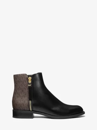 Britt Signature ankelboots med logotypdetaljer