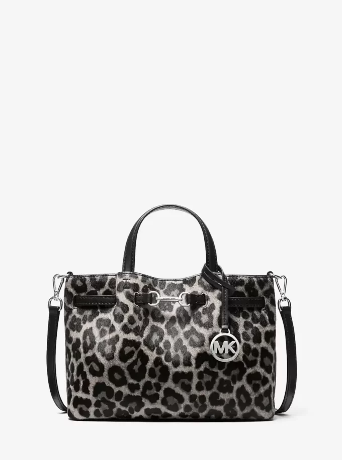 Carson Liten Leopardmönstrad Vadhårsväska Carson Liten Leopardmönstrad Vadhårsväska