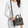 Carson Liten Leopardmönstrad Vadhårsväska Carson Liten Leopardmönstrad Vadhårsväska
