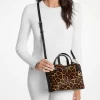 Carson Liten Leopardmönstrad Vadhårsväska Carson Liten Leopardmönstrad Vadhårsväska