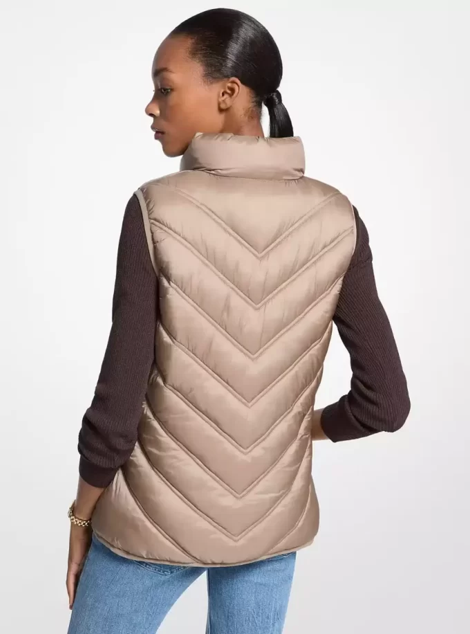 Chevron Quilted Logo Print och Nylon Packable West