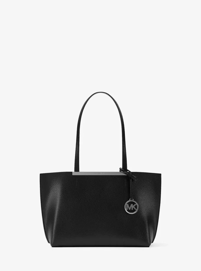Evelyn Liten Toteväska Evelyn Liten Toteväska