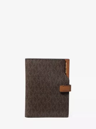Jet Set Signature Logo Passport-plånbok