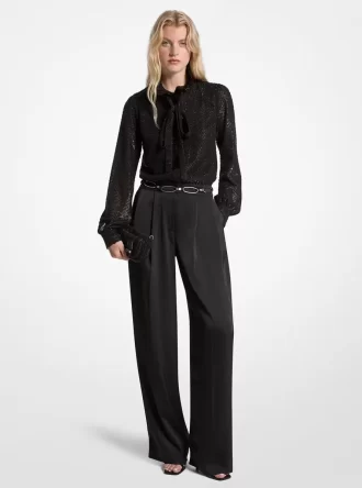 Jumpsuit i jacquard och satin med metalliska klämmor och knytband