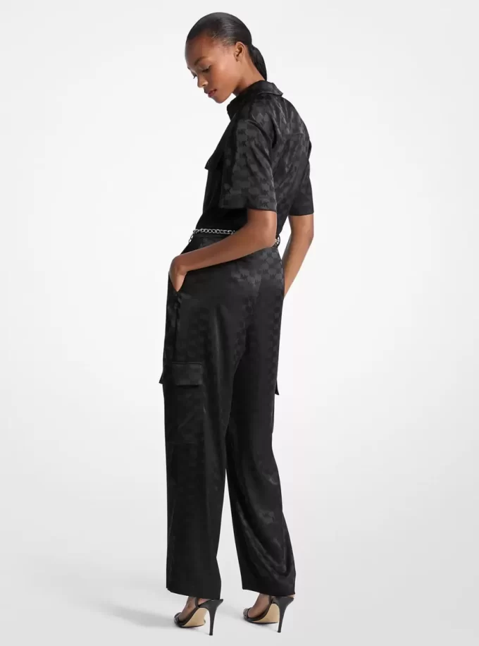 Jumpsuit med logotyp och jacquardmönster i satin och skärp Jumpsuit med logotyp och jacquardmönster i satin och skärp