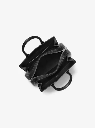 Laila liten metallisk väska med signaturlogotyp