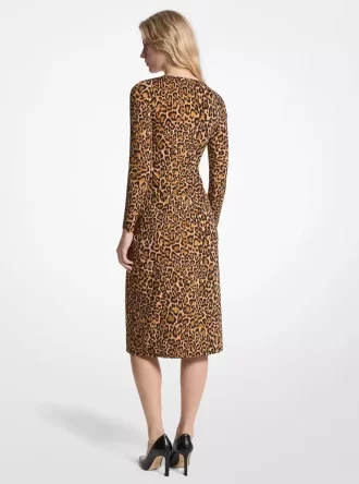 Leopardmönstrad Klänning i Matt Jersey med Rynkad Design
