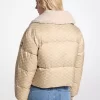 Logotyptryck och sherpa-pufferjacka
