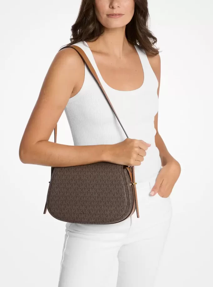Lydia Medium Signature Logo Messenger-väska