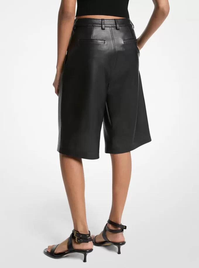 Plisserade Bermudashorts i Läder Plisserade Bermudashorts i Läder